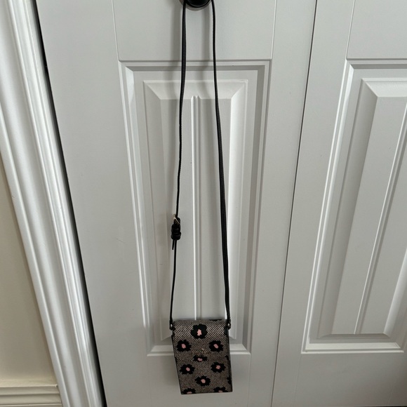 EUC Madison North Square Crossbody - Picture 5 of 9